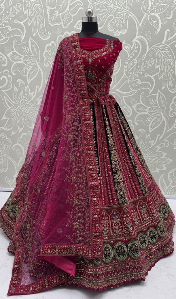 Very-Well Detailed Hand Mirror Crafted with Various Embroidery and Doubke dupatta combine Bridal Lehenga Choli